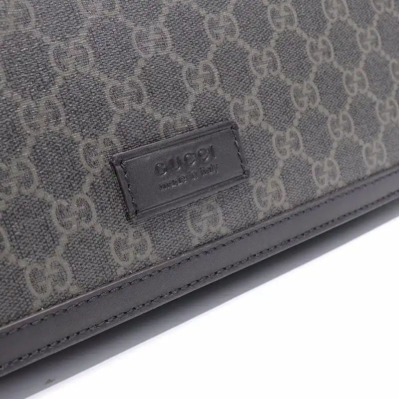 G*u*i messenger bags 19gm0015