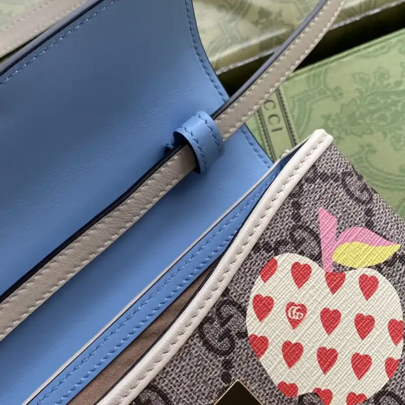 G*u*i s bags 2108ya0071