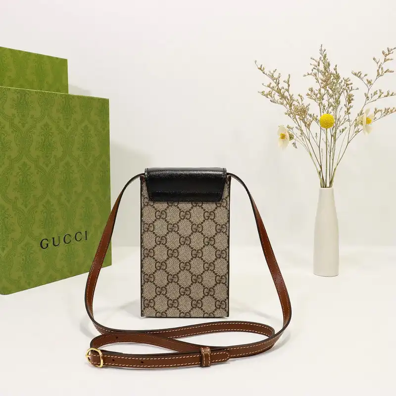 G*u*i bag 2110dj0030