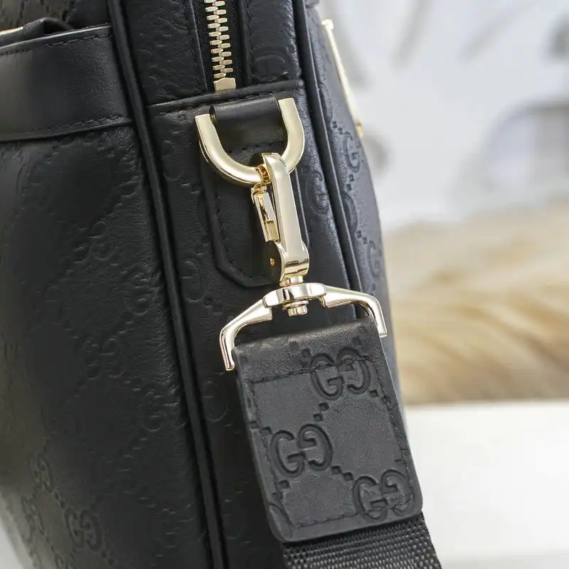 G*u*i s bags 2110yz0010