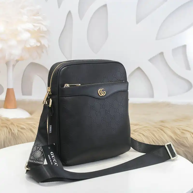 G*u*i s bags 2110yz0022