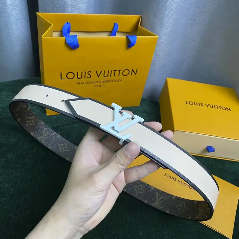 LV Belts 2204XA0032