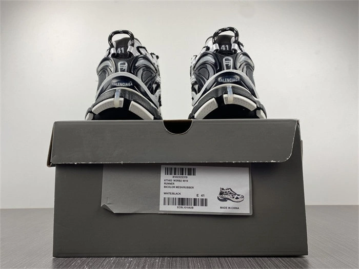 BestValue BLCG Runner White Black White 677403 W3RB2 4449