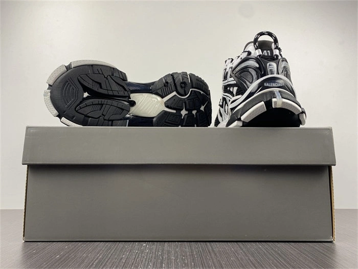 BestValue BLCG Runner White Black White 677403 W3RB2 4449