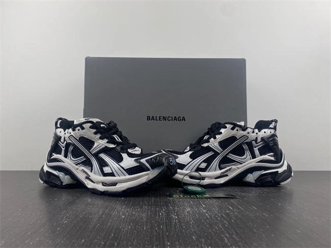UrbanChic Balenciaga 772774-W3RNY- 4322