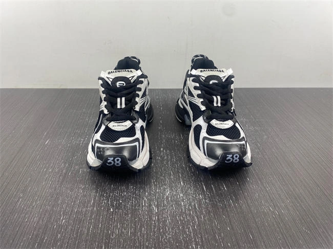 UrbanChic Balenciaga 772774-W3RNY- 4322