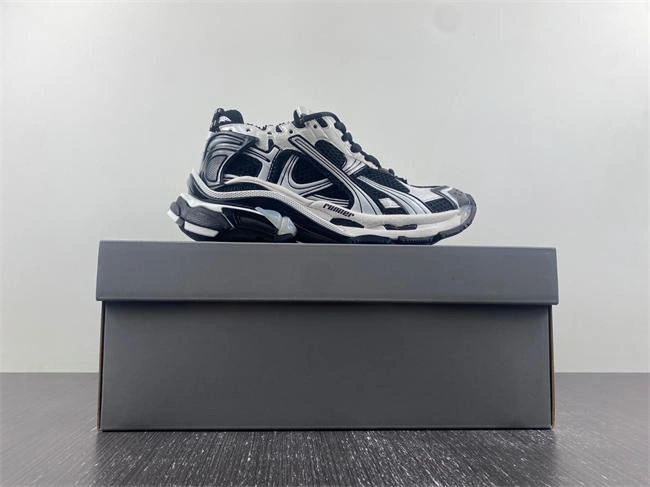 UrbanChic Balenciaga 772774-W3RNY- 4322