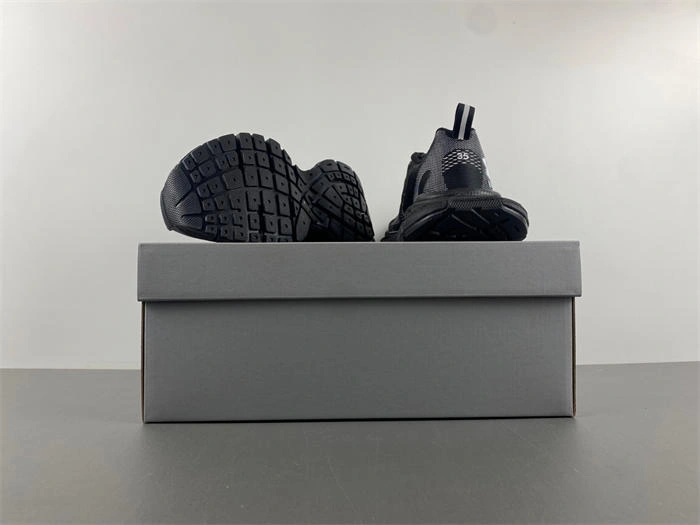 Sporty Balenciaga 814415 W3XL5 4330