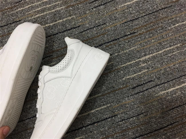 fashionable G*u*i low top sneaker 562