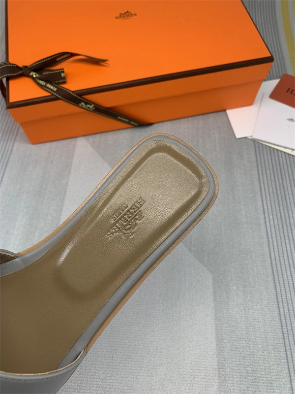 Minimalist H Slipper 2327