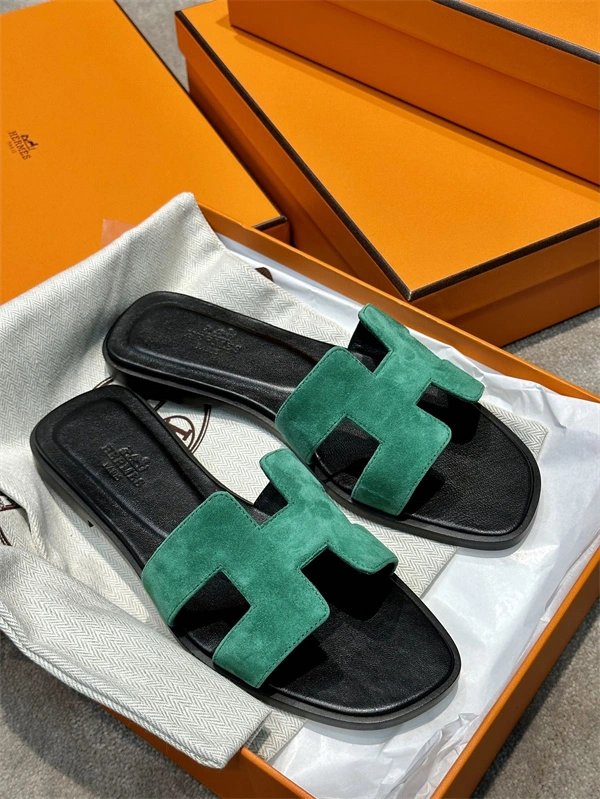 Unique H Slipper 2387