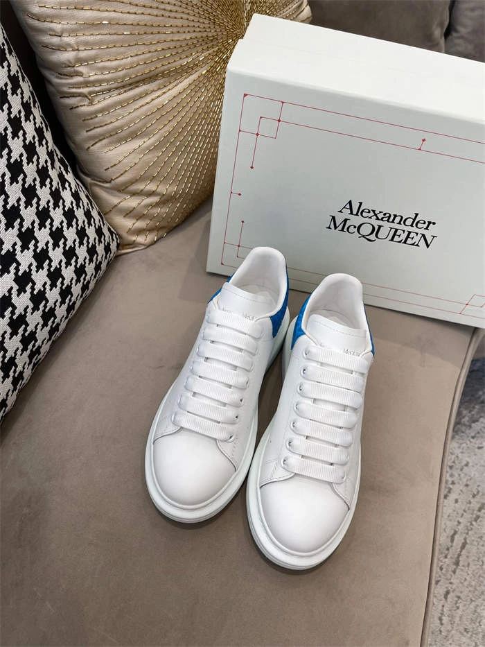 Minimalist Mc Queen 2522