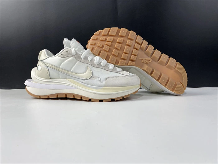 ComfortFit Nike Vaporwaffle sacai Sail Gum DD1875- 5234